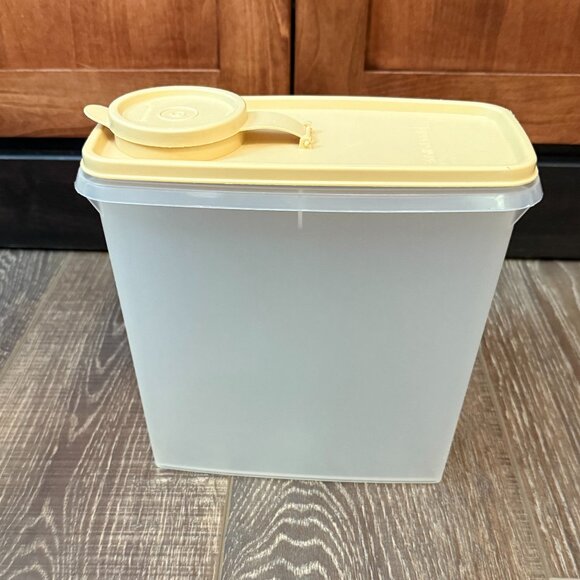 Tupperware Cereal Keeper - Picture 3 of 14